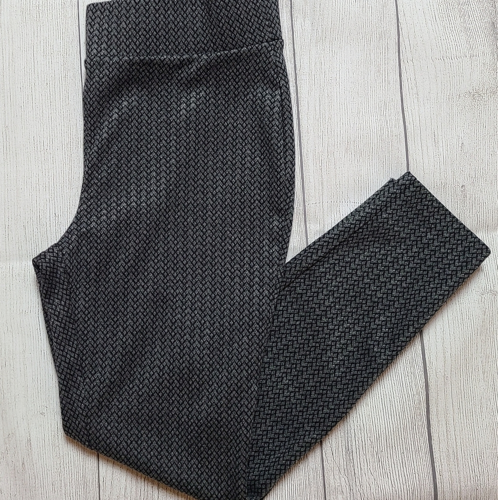 LOFT *NWOT* Black with Gray designed leggings